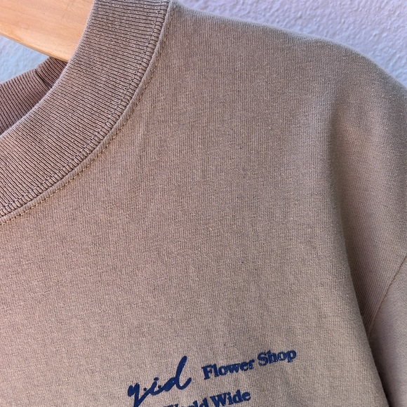 YESTERDAY IS DEAD FLOWER SHOP TEE OATMEAL/NAVY. SIZE S. - Picture 8 of 12